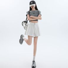 批发2026米白色牛仔阔腿短裙裤女荷叶边收褶