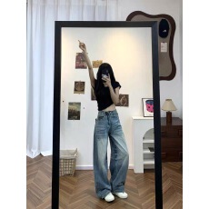 批发美式刺绣宽松阔腿<b class='q'>牛仔裤</b>女春夏季新款设计感高腰宽松显瘦弯刀裤子