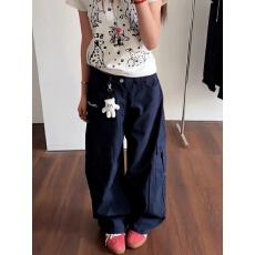 批发美式多口袋休闲弯刀<b class='q'>牛仔裤</b>女春夏设计感小众高腰直筒阔腿工装裤子