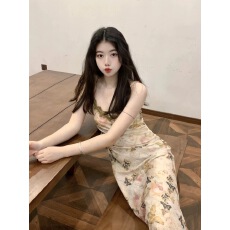 批发纯欲蝴蝶碎花吊带连衣裙女夏季气质蕾丝花边V领海边度假收腰长裙