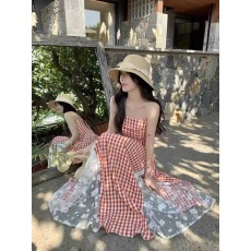 批发蓝白格子拼接蕾丝吊带连衣裙女夏季2025新款收腰A字显瘦大摆长裙