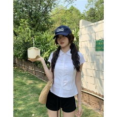 批发韩系正肩短袖<b class='q'>衬衫</b>女夏季<b class='q'>T</b><b class='q'>恤</b>设计感小众日系宽松纽扣收腰短款<b class='q'>上衣</b>