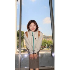 批发超好看冲锋衣女款2025新款春<b class='q'>秋</b>小个子短款防风高级感连帽夹克外套