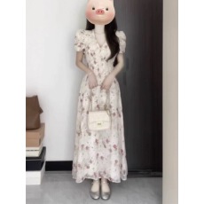批发法式V领碎花连衣<b class='q'>裙</b>女夏2026新款长<b class='q'>裙</b>子泡泡袖温柔风气质收腰显瘦