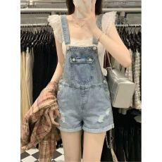 批发牛仔<b class='q'>背带裤</b><b class='q'>女</b>宽松显瘦学生秋季新款小个子高腰吊带短裤破洞牛仔裤