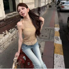 批发粉红PINK丨“性感密码”设计感针织镂空挂脖吊带上衣FH26A1T0343