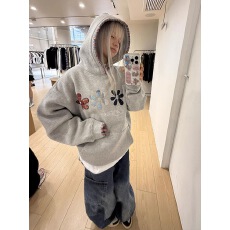 美式复古趣味小花朵撞色贝壳刺绣帽檐贴布印花休闲百搭连帽卫衣女