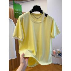 批发蕾丝拼接黄色t恤女短袖2026新款宽松<b class='q'>休闲</b>薄款雪花棉露锁骨上衣夏