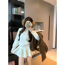 批发实拍 白色长袖针织连衣裙女<b class='q'>秋</b>冬百搭显瘦别致减龄短裙