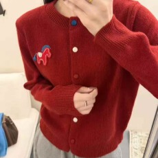 批发best<b class='q'>欧洲站</b>冬季<b class='q'>新款</b>小马羊毛针织开衫女外套长袖扣子毛衣外搭上衣