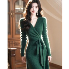 批发秋冬新款绿色<b class='q'>高级</b>感绝美配大衣加厚超好看洋气绿色针织收腰连衣裙