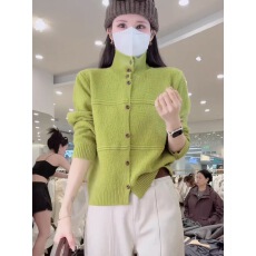 批发绿色高领排扣长袖针织衫女秋冬毛衣外套2025年新款<b class='q'>高级</b>感减龄上衣