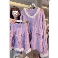 批发<b class='q'>立体</b><b class='q'>花朵</b>温柔风圆领毛衣女秋季宽松显瘦设计感针织<b class='q'>上衣</b>半裙套装