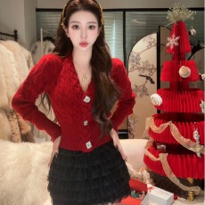 批发小香风气质圣诞新年红色V领纽扣<b class='q'>长袖</b>针织衫女收腰修身显瘦打底衫