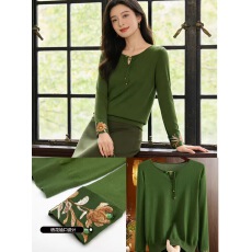 批发春季设计感绿色圆领<b class='q'>长袖</b>显瘦内搭中国风宽松显瘦精致刺绣<b class='q'>针织衫</b>