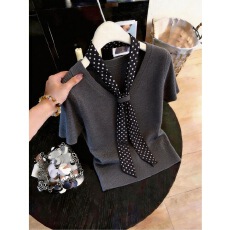 批发夏季新款小众设计感时髦超好看慵懒时尚气质显瘦V领短袖针织T恤女