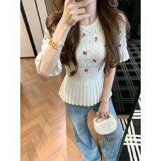批发韩系高级感刺绣圆领短袖<b class='q'>针织</b>衫女夏季新款洋气收腰紧身套头<b class='q'>上衣</b>潮
