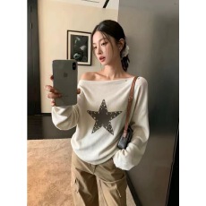 批发韩系甜辣风星星印花斜肩上衣<b class='q'>女</b>2026年秋季<b class='q'>新款</b>长袖针织衫设计感<b class='q'>女</b>
