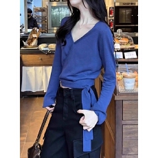 批发高级感chic别致v领长袖t恤女早秋大码胖MM显瘦独特漂亮不规则上衣