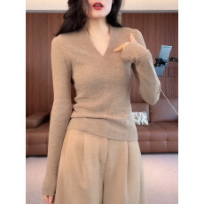 批发高级感v领针织衫女内搭打底衫秋冬新款<b class='q'>大码</b>胖mm修身显瘦遮肚上衣