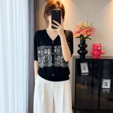 批发设计感冰丝短袖<b class='q'>针织</b>衫女2026夏<b class='q'>大码</b>胖MM显瘦遮肚气质V领小衫上衣