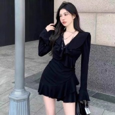 批发法式茶歇赫本小黑裙秋季新款纯欲甜辣V领<b class='q'>连衣裙</b><b class='q'>荷叶边</b>短裙长袖女