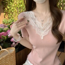 批发甜美温柔风v领蕾丝拼接木耳边短袖针织衫<b class='q'>女</b>夏季新款修身拼色上衣
