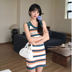 批发设计感条纹针织背心连衣裙女夏季紧身收腰辣妹a字包臀短裙小个子
