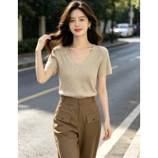 批发高级感燕麦色v领冰丝针织衫巨好看正肩短袖女夏季绝美气质上衣t恤