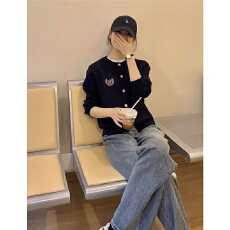 批发英伦风<b class='q'>羊绒</b>开衫女圆领春季学院刺绣金属扣宽松羊毛针织衫毛衣<b class='q'>外套</b>
