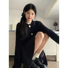 批发绵<b class='q'>羊绒</b>#黑色软糯纽扣开衫毛衣秋冬宽松学院风设计感百搭针织<b class='q'>外套</b>