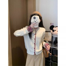 批发复古红色格纹拼接长袖毛衣外套女2026年<b class='q'>春</b>季显瘦百搭chic针织开衫