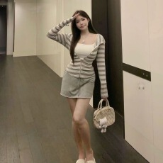 批发2026年<b class='q'>春</b>季条纹长袖新款小个子连帽短外套女开衫收腰显瘦外搭上衣
