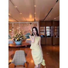 批发2026年夏季新款女装时尚百搭法式收腰<b class='q'>一字领</b>上衣直筒半身裙套装