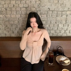 批发sheepland氛围之神 U领褶皱羊毛长袖t恤女秋冬收腰显瘦<b class='q'>打底衫</b>上衣