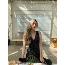 批发8uioio '迷情南法'黑色波点v领吊带背心女春2026新款修身显瘦上衣