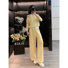 批发黄色减龄假两件露肩卫衣套装女春季2026新款超火<b class='q'>休闲</b>阔腿裤两件套