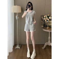 批发小个子穿搭休闲套装女夏季连帽蕾丝拼接灰色V领<b class='q'>运动</b>风短裤两件套