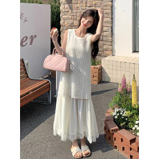 批发白色蕾丝拼接<b class='q'>无袖</b>背心连衣裙女2026夏季新款法式超好看度假风长裙