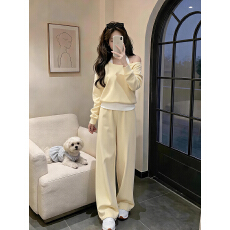 批发黄色减龄假两件露肩卫衣<b class='q'>套装</b>女秋季2026新款超火<b class='q'>休闲</b>阔腿裤两件套