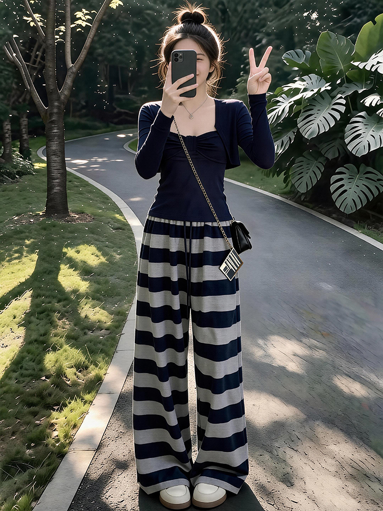BY31778# 藏青色辣妹套装女秋季设计感开衫长袖小众高级感抹胸背心三件套装 服裝批發女裝批發服飾貨源