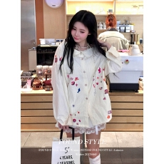 批发原版1:1/适合直播品质店/条纹斜肩衬衫宽松印花衬衣露肩设计感