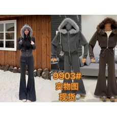 批发2025秋冬新款穿搭套装毛领连帽加绒外套修身显瘦休闲喇叭<b class='q'>裤</b><b class='q'>套装</b>