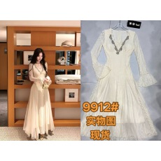 批发法式气质<b class='q'>蕾丝</b>花边长裙女秋冬季新款设计感重工镶钻V领