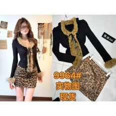 批发秋冬新款纯欲风辣妹套装女洋气修身V领上衣➕豹纹半身裙两件套