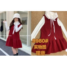 批发韩系<b class='q'>彩</b>色甜美羊羔毛<b class='q'>三</b>件套<b class='q'>连衣裙</b>:背心裙+打底衫+毛领