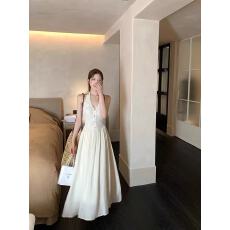 批发温柔杏色蕾丝女神氛围感超仙连衣裙女夏V领度假长款<b class='q'>马甲</b>背心裙子