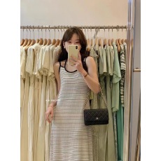 批发2026年夏季新款韩版简约条纹吊带连衣裙女性感气质长款针织裙甜美