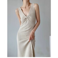 批发夏季新款设计感V领气质修身清新薄款背心裙性感吊带针织连衣裙子