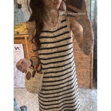 批发2026年夏季新款慵懒风条纹背心裙显瘦针织镂空小个子无袖连衣裙